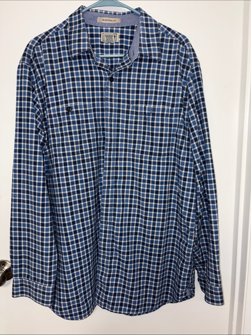 L.L.Bean Men’s Traditional Fit Blue Plaid Button Down Shirt Size Large.